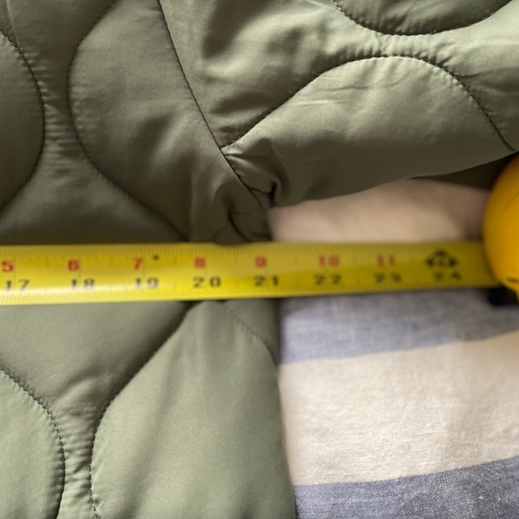 Summersalt Eco Quilted Lightweight Jacket - Picture 4 of 5